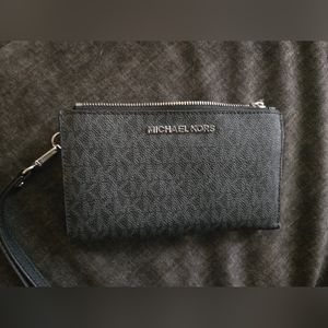 Michale kors wallet/wristlet